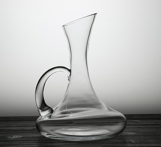 斜口帶把手醒酒器場(chǎng)景圖
