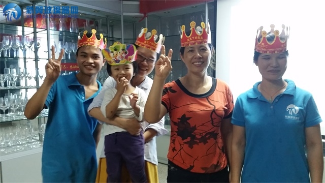 新翼玻璃杯工廠(chǎng)2015年10月員工生日會(huì)活動(dòng)
