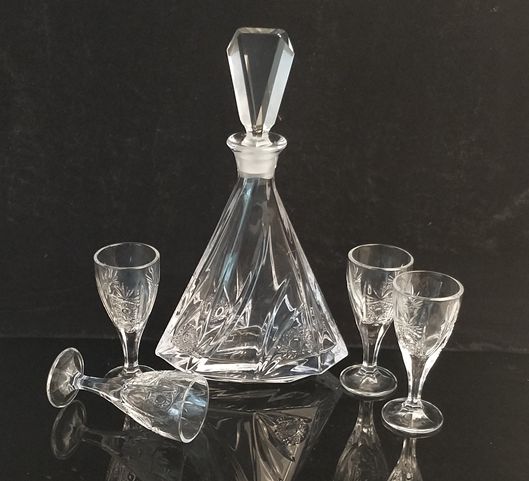 高質(zhì)量內(nèi)銷(xiāo)品牌推銷(xiāo)水晶白酒酒具禮盒套裝