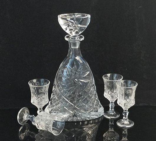 白酒杯無(wú)鉛水晶一口杯烈酒杯洋酒杯6個(gè)高檔禮盒裝廠(chǎng)家直銷(xiāo)